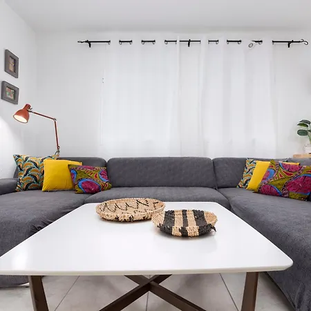 Home2book Relaxing Ilargia Apartment, 코라레호